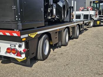 Broshuis 3ABSD / EXTENADABLE / HIAB 95 tm + JIB / ELECTRIC CRANE / KRAN